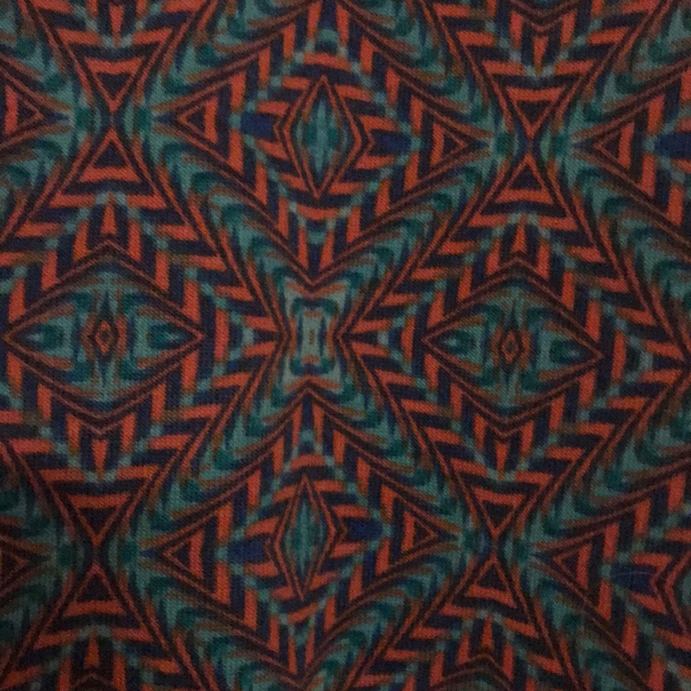 Lularoe Randy Tee - Picture 2 of 2